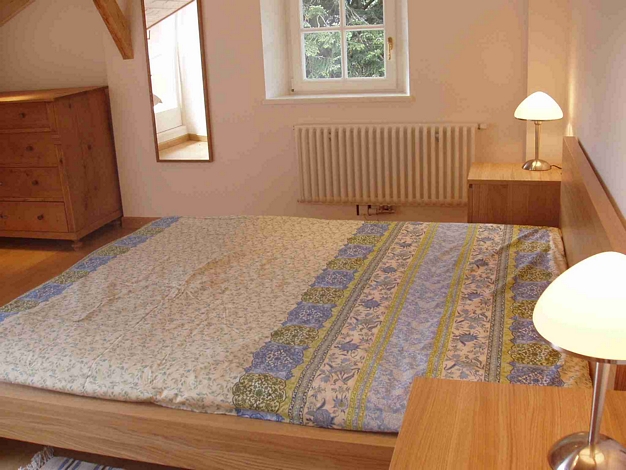 Schlafzimmer links